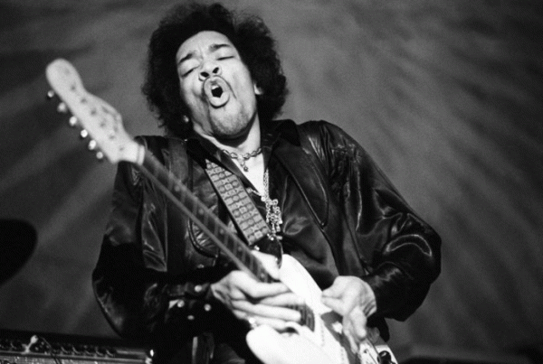 images/jimi-Hendrix in action